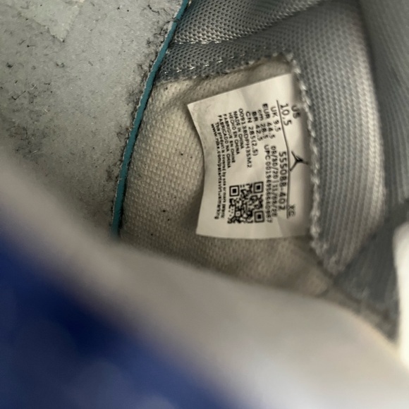 Nike Air Jordan 1 Retro High OG "Hyper Royal". - Picture 3 of 5